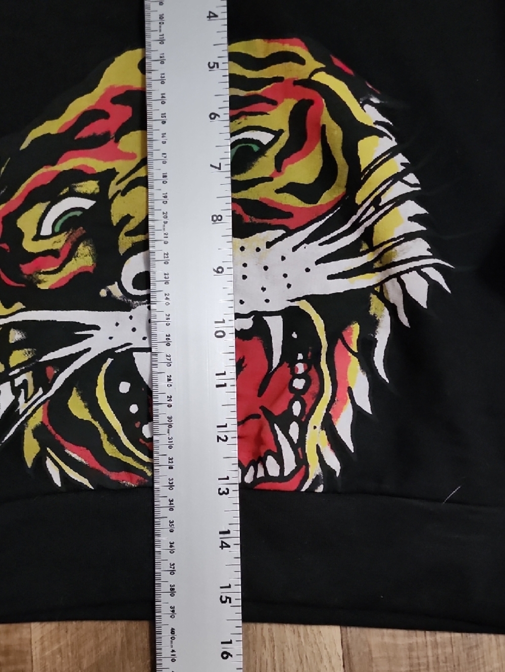 Ed Hardy Cropped Tiger Sweatshirt Y2K Tattoo Graphic Grunge Streetwear Top - Picture 4 of 9